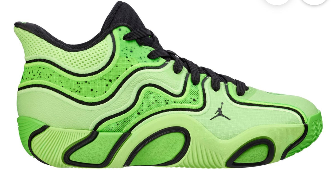 Jordan ijumpman Men's Ghost Green & Metallic Gold
Tatum 3 Boston iCeltics Basketball Shoes