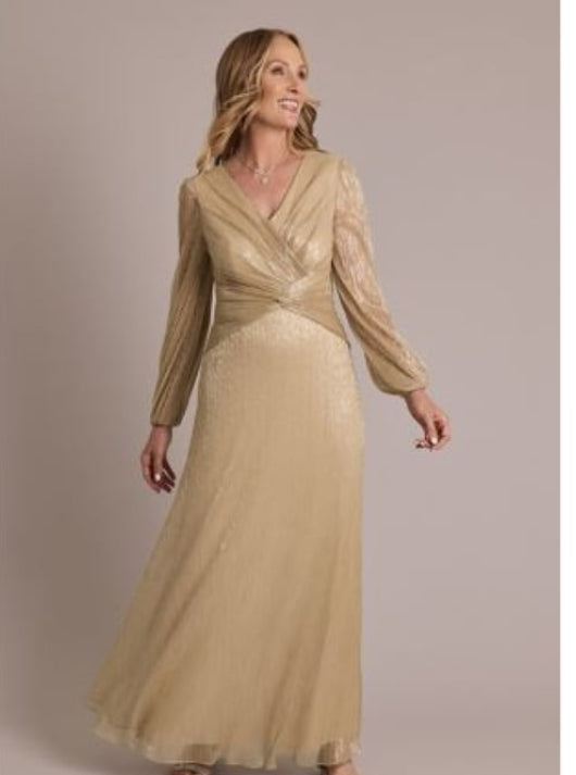 Oleg Cassini Metallic
Long-Sleeve Knotted A-
Line Dress 4 Gold